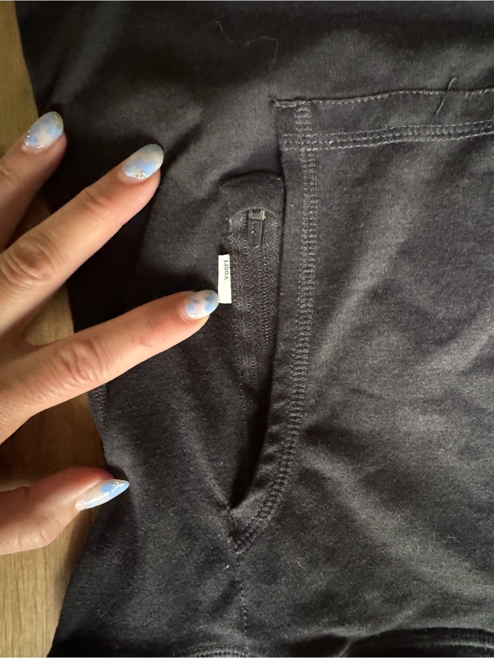 Vuori Women's Halo Performance Hoodie 2.0 Heather Gray Full Zip Size Small - Picture 3 of 5
